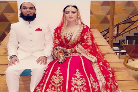 अपने शौहर मौलाना मुफ्ती अनस के साथ एक्ट्रेस सना खान. (Photo: https://www.instagram.com/sanakhaan21/)