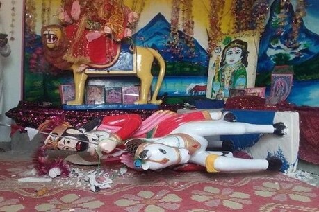 पाकिस्तान में एक और हिंदू मंदिर तोड़ा गया.