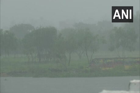 चेम्बारम्बक्कम जलाशय का पानी लबालब भर चुका है.