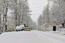 हिमाचल में 8 जिलों में अलर्ट: अटल टनल के पास भारी बर्फबारी से लेह-मनाली हाईवे बंद