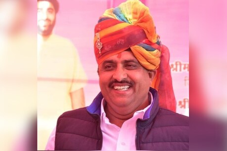 मंत्री सालेह मोहम्मद के बगावत करने वाले चार भाइयों में से दो वर्तमान में कांग्रेस के विभिन्न अग्रिम संगठनों के पदाधिकारी हैं.