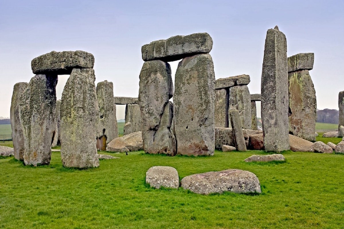 31000 year old burial, oldest known identical twins, Twins, Infant twins,