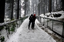 PHOTOS: हिमाचल में खिली धूप, मनाली में पारा 0 डिग्री, लेह हाईवे दारचा तक खुला