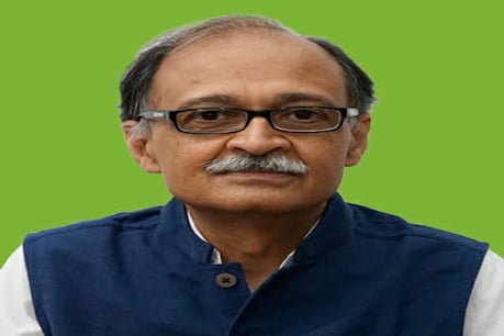 उत्पल कुमार सिंह इससे पहले लोकसभा सचिवालय के सचिव के रूप में कार्य कर रहे थे.