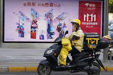 चीन (China) में दुनिया का सबसे बड़ा 'शॉपिंग फेस्टिवल' World's Largest Shopping Festival) चल रहा है.