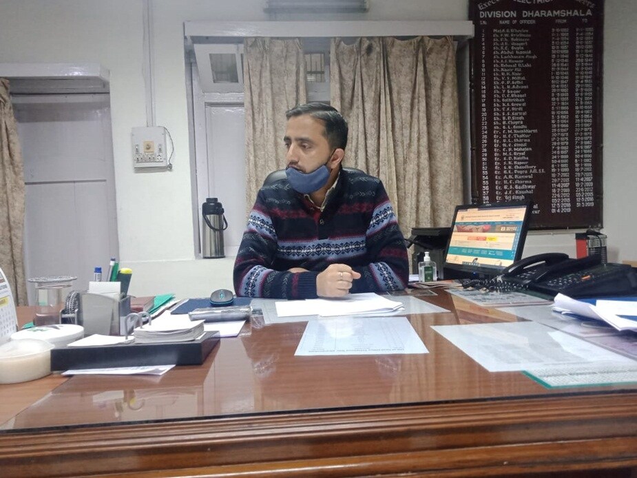 विभाग के XEN विकास ठाकुर.