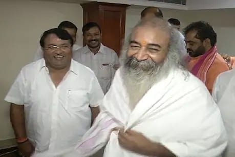 फाइल फोटोः आचार्य प्रमोद कृष्णन ने कहा कि ओबामा अपनी सीमा में रहें या खुलकर कह दें कि मोदी जी के भक्त हैं.