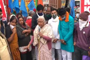 Farmer Protest: दिल्ली आ रहीं मेधा पाटकर को आगरा में रोका गया, ग्वालियर हाइवे पर भीषण जाम, देखें Photos