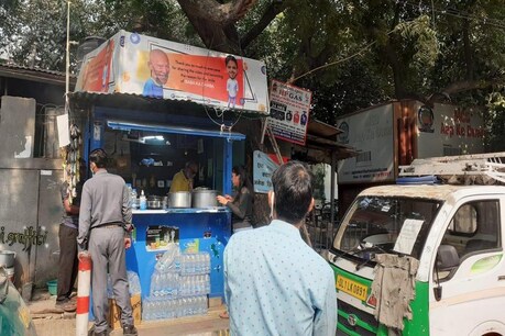 बाबा के ढाबे को मिलने वाली मदद को लेकर विवाद शुरु हो गया है.