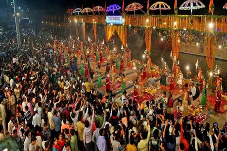 बनारस में कल देव दीपावली पर महाआरती होगी.