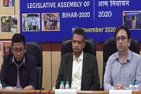 बिहार चुनाव (Bihar election Results 2020) के परिणाम आ रहे हैं. इस बीच भारत निर्वाचन आयोग ने एक प्रेस वार्ता की. इलेक्शन कमीशन ने कहा कि 10 नवंबर की सुबह 8 बजे तक मिल सभी पोस्टल बैलेट गिने जाएंगे.