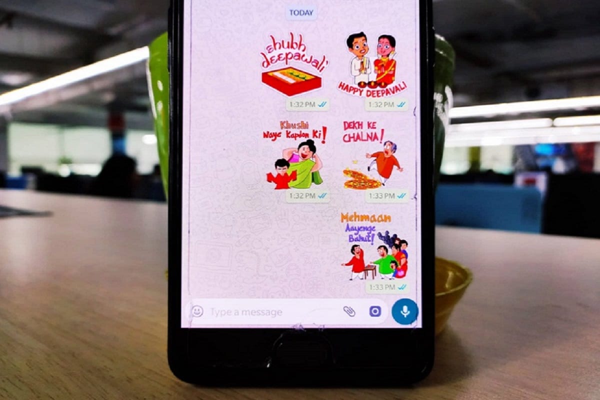 Diwali 2020: WhatsApp Stickers, GIF, Quotes से दोस्तों को दें शुभकामनाएं