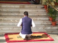 बिहार विधानसभा की सीढ़ियों को किसी ने किया प्रणाम तो किसी ने विक्ट्री साइन दिखा की सदन में एंट्री, देखें तस्वीरें