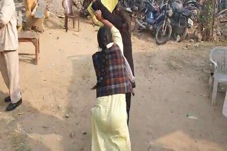 पुलिस थाने में झगड़ा