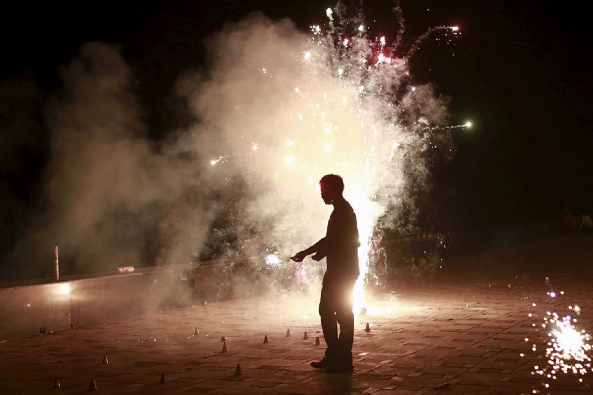 Delhi-NCR  3         -Diwali  firecrackers latest news crackers business NGT notice to Centre to ban fire  crackers Are Crackers banned in 2020 What will happen if we burst crackers   News18 Hindi