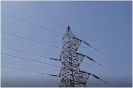 यह प्रयागराज के बैरहना इलाके की घटना है.