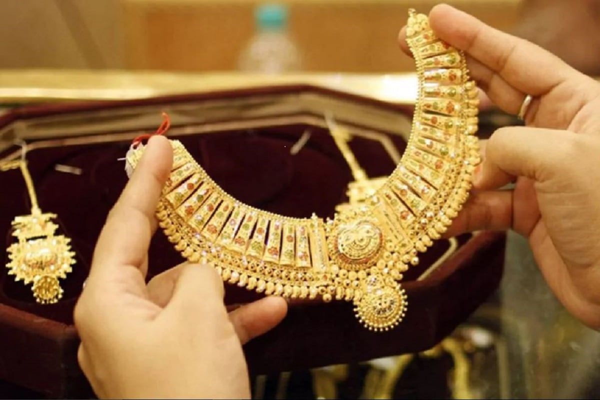 Gold Price Today: शादियों के सीजन में सस्ता हुआ सोना, चांदी के दाम में भी  आई कमी – News18 हिंदी