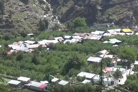 पर्यटन की अपार संभावनों को अपने में समेटे हर्षिल घाटी फिलहाल मूलभूत सुविधाओं की कमी को झेल रहा है.