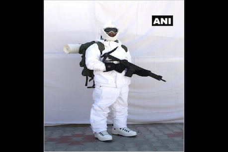 अत्यधिक ठंडे मौसम के कपड़ों के आपातकालीन अधिग्रहण से भारतीय सेना के जवानों को लद्दाख सेक्टर में कठोर सर्दियां में काफी मदद मिलेगी.