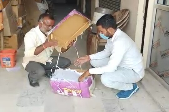 ललितपुर में अधिकारियों ने आरटीआई से मांगी गई सूचना के जवाब में रद्दी भेज दी