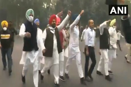 दिल्ली स्थित जंतर मंतर तक मार्च करते पंजाब के कांग्रेस विधायक