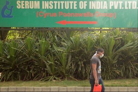 वालंटियर ने एसएसआई के अलावा टीके के प्रायोजक भारतीय चिकित्सा अनुसंधान परिषद (ICMR) और उस व्यक्ति को टीका लगाने वाले उच्च शिक्षा एवं अनुसंधान संस्थान को नोटिस भेजा है. फाइल फोटो