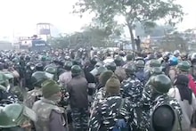 सिंधू बॉर्डर पर दिल्ली की ओर बढ़ रहे किसानों पर पुलिस ने आंसू गैस के गोले दागे