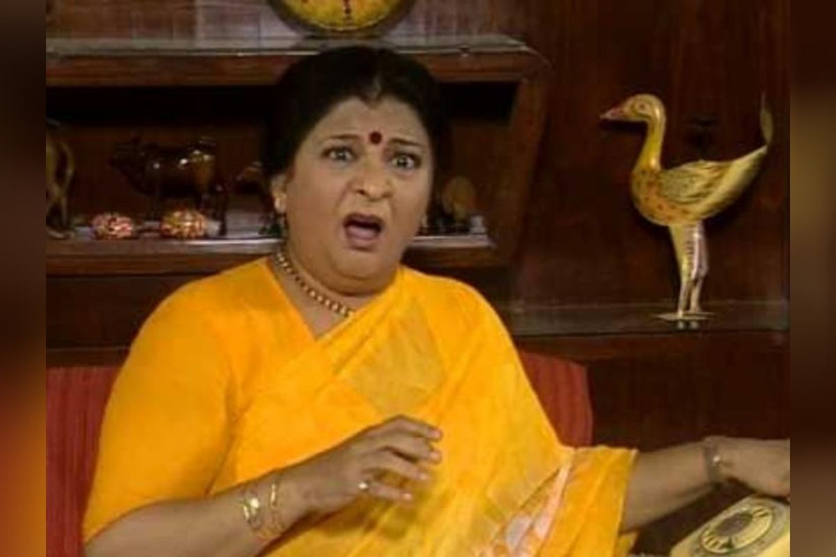  श्रीमती शर्मा ना कहती थीभारती अचरेकर की बेमिसाल एक्टिंग ने इस शो को हिट बना दिया था. मिडिल क्लास महिला पर आधारित ये शो दर्शकों द्वारा खूब पसंद किया जाता था. (तस्वीर: सोशल मीडिया)