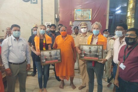 पत्नी के साथ फ्रांस के राजदूत ने महाकाल मंदिर का दर्शन किया