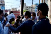 PHOTOS : 'नायक' बनकर निकले शिवराज ने जब बुज़ुर्ग किसान के कंधे पर रखा हाथ...