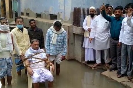 पार्षद तुफैल अंसारी के सामने विरोध जताने का यही तरीका सूझा नाराज लोगों को.