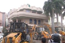 तस्वीरों में देखिए बाहुबली MLA विजय मिश्रा का जमींदोज होता करोड़ों का आलीशान बंगला