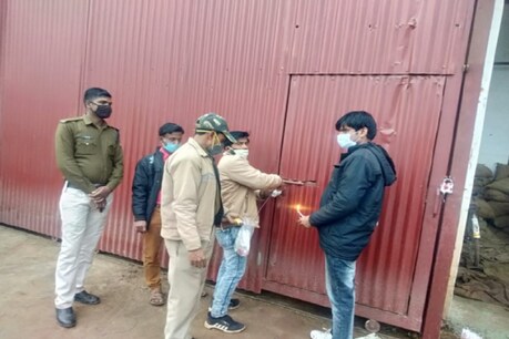 इससे पहले होशंगाबाद में भी ऐसा ही मामला सामने आया था जहां किसानों (Farmers) को उनकी उपज का सही मूल्य दिलवाया गया. उसके बाद ग्वालियर (Gwalior) में किसानों की उपज लेकर फरार हुए व्यापारी की संपत्ति कुर्क करने के संबंध में कार्रवाई की जा रही है