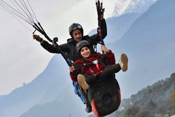 PHOTOS: कांगड़ा के बीड-बिलिंग में अभिनेत्री विद्या बालन, पैराग्लाइडिंग का लिया लुत्फ