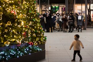 Corona के बीच पूरी दुनिया में मनाया गया क्रिसमस, चर्च बंद रहे, सीमाओं पर भी रही बंदिशे