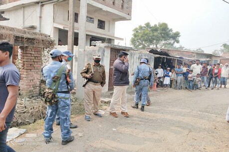 दरभंगा में ईडी की रेड के दौरान मौजूद सुरक्षाकर्मी