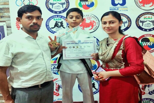 PHOTOS: हिमाचल के हार्दिक ने अंतर्राष्ट्रीय कराटे चैंपियनशिप में जीता गोल्ड, 14 देशों को दी मात