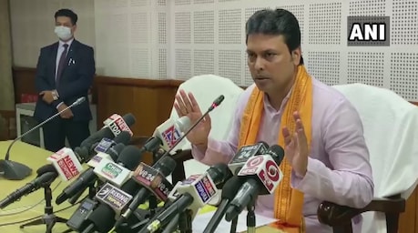 त्रिपुरा के बीजेपी प्रभारी वीके सोनकर के दौरे के समय कथित तौर 'बिप्लव हटाओ, बीजेपी बचाओ' का नारा उछला था, जिसके बाद से बिप्लव देव के खिलाफ असहमति के सुर तेज हो गए हैं.