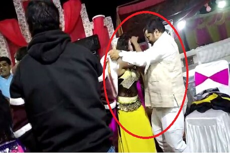 भाजपा नेता का अश्लील डांस