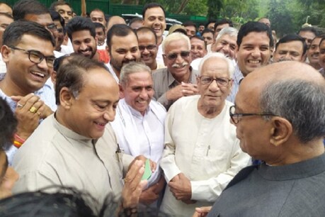 लक्ष्मण सिंह अपनी बेबाकी के लिए जाने जाते हैं.