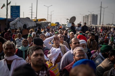 किसान संगठनों ने स्वीकार किया केंद्र का प्रस्ताव, कृषि कानूनों पर कल होगी बातचीत 5 पिछले एक महीने से भी ज्यादा समय से किसानों का प्रदर्शन चल रहा है. . (सांकेतिक फोटो साभार-AP)