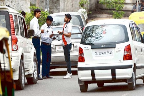 दिल्ली परिवहन विभाग ने HSRP नहीं होने पर कार्रवाई शुरू कर दी है।