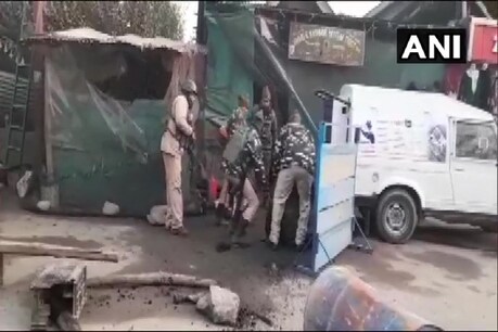 जम्मू-कश्मीर के गांदेरबल में ग्रेनेड हमले में तीन जवान घायल (Photo-ANI)