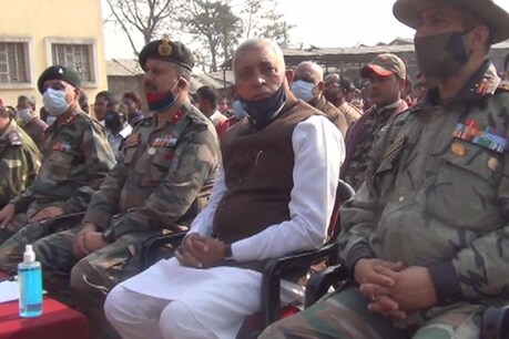 कार्यक्रम में मौजूद अतिथिगण.