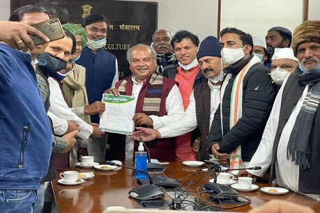 कृषि मंत्री नरेंद्र सिंह तोमर ने उत्तर प्रदेश के किसान संगठनों के साथ बैठक की.