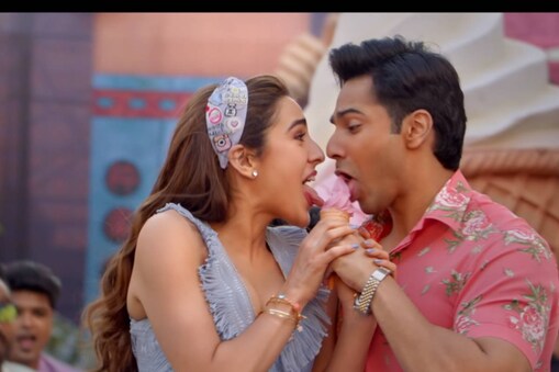 'कुली नंबर 1' क्रिसमस पर रिलीज हो रही हे. 'कुली नंबर 1' क्रिसमस पर रिलीज हो रही हे.