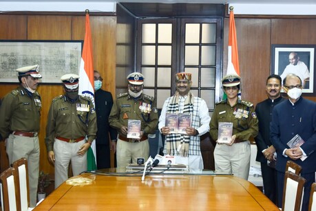 पुस्तक विमोचन के मौके पर ओम बिड़ला ने कहा कि ये पुस्तक सभी के दिलों को गर्व से भर देगी और आने वाली पीढ़ियों को प्रेरित करेगी.