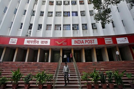 पोस्ट ऑफिस सेविंग्स अकाउंट पर 4 फीसदी की दर से ब्याज मिल रहा है.