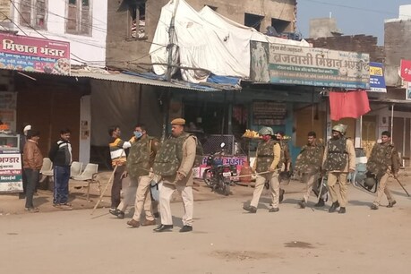 विवाद की आशंका के चलते मुंगाणा के बाजार भी बंद हो गये. कस्बे को पुलिस छावनी में तब्दील कर दिया गया है.