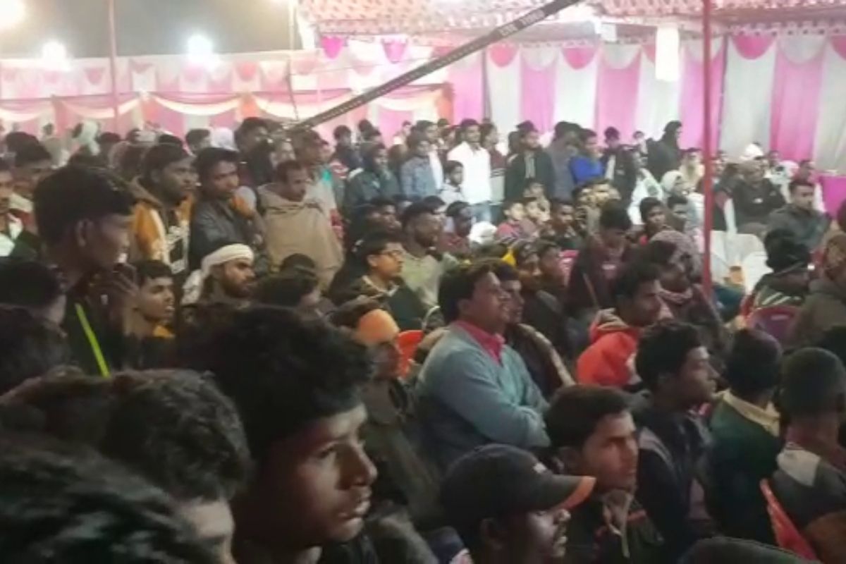 कोरोना गाइडलाइंस की उड़ी धज्जियां